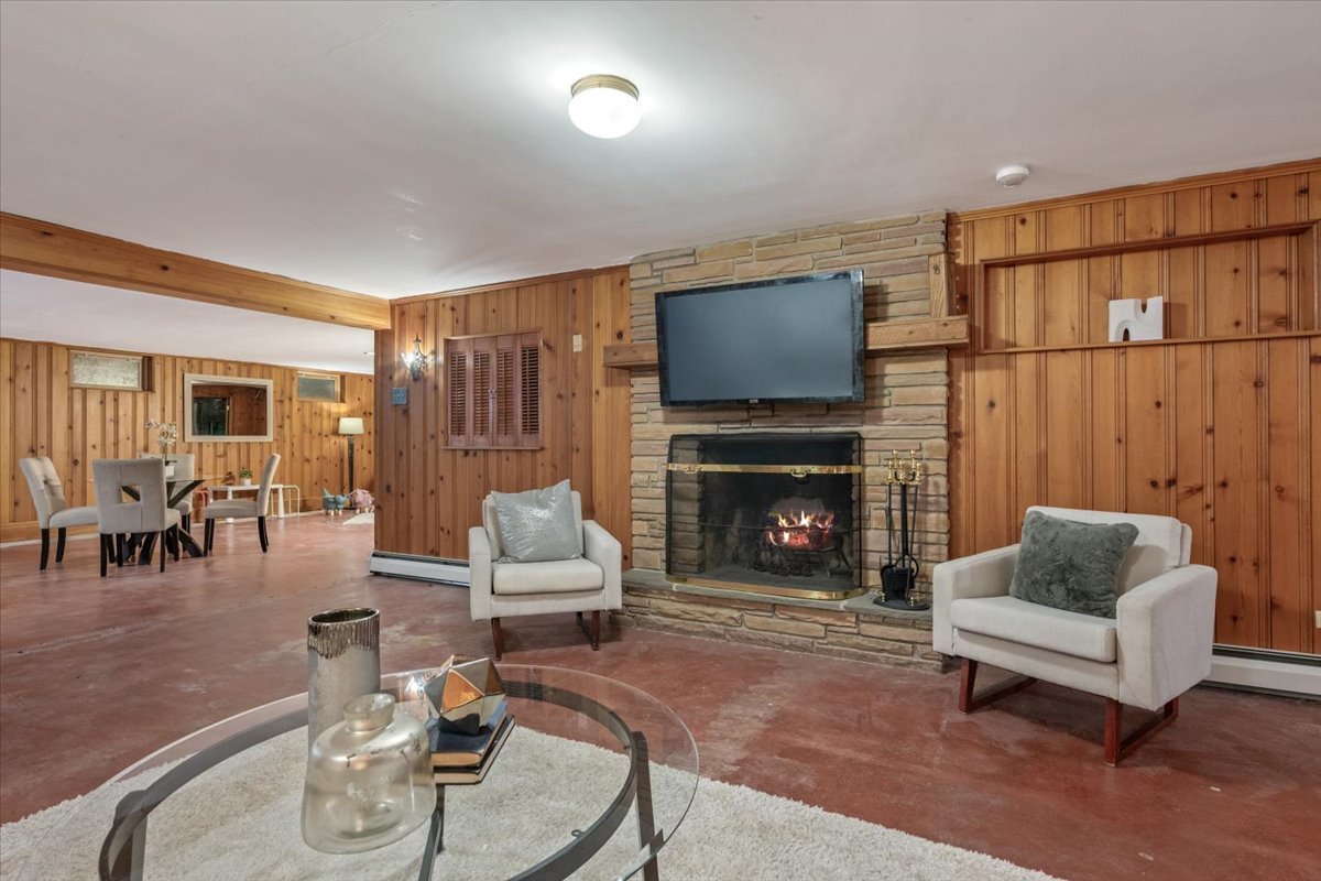 4541 Middaugh Avenue