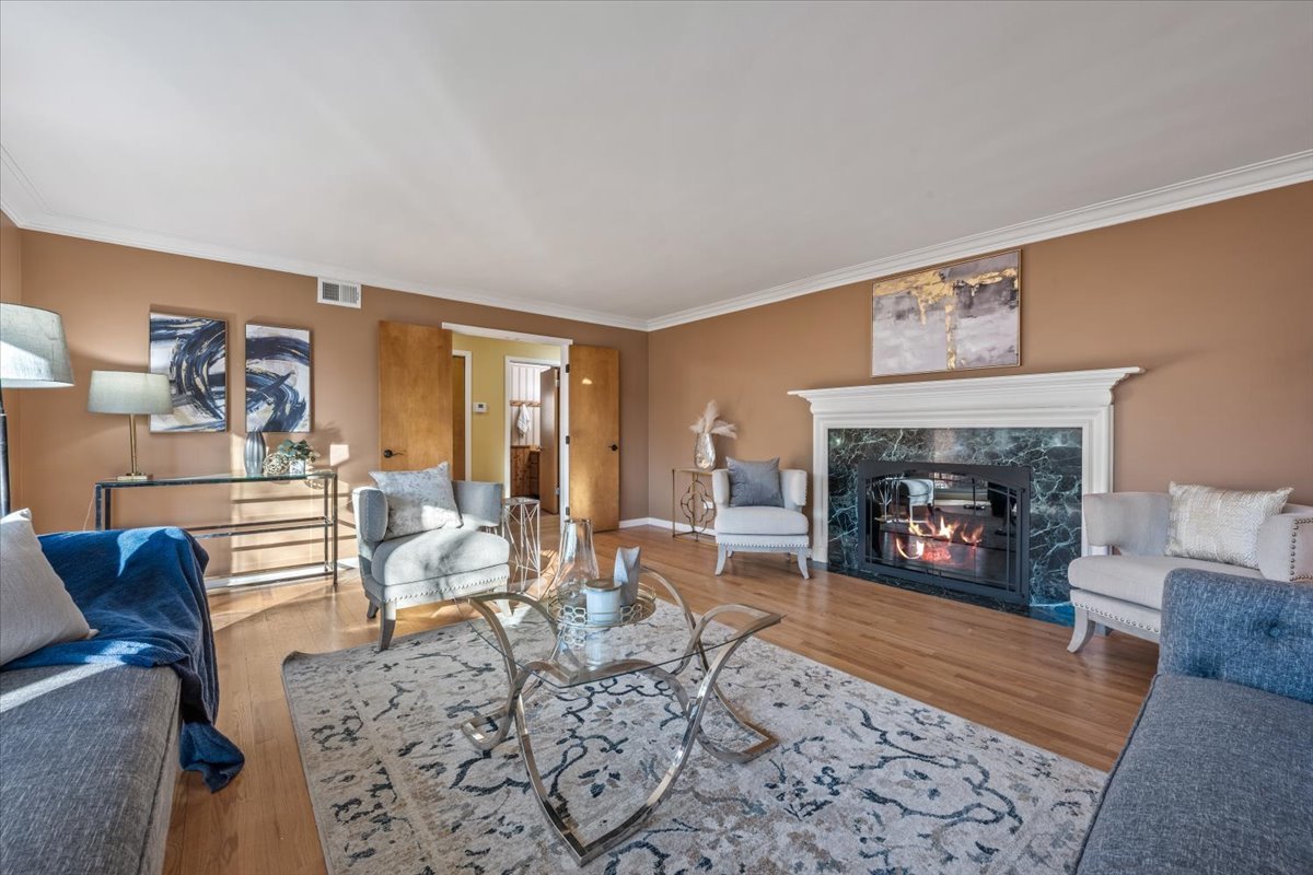 4541 Middaugh Avenue