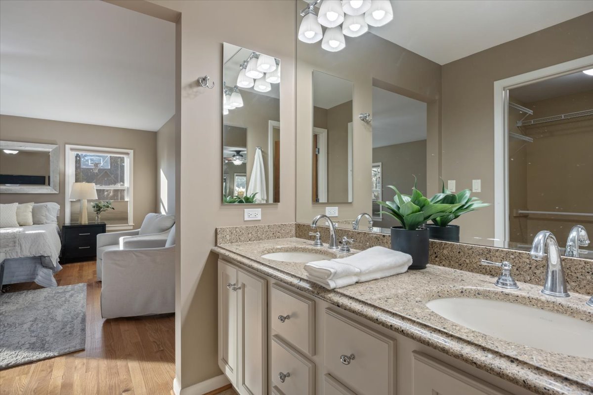 4541 Middaugh Avenue