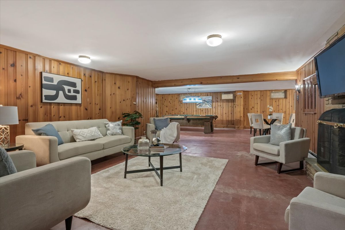 4541 Middaugh Avenue