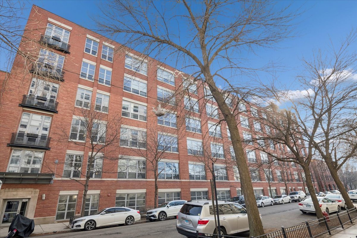 1735 N Paulina Street Unit: 214