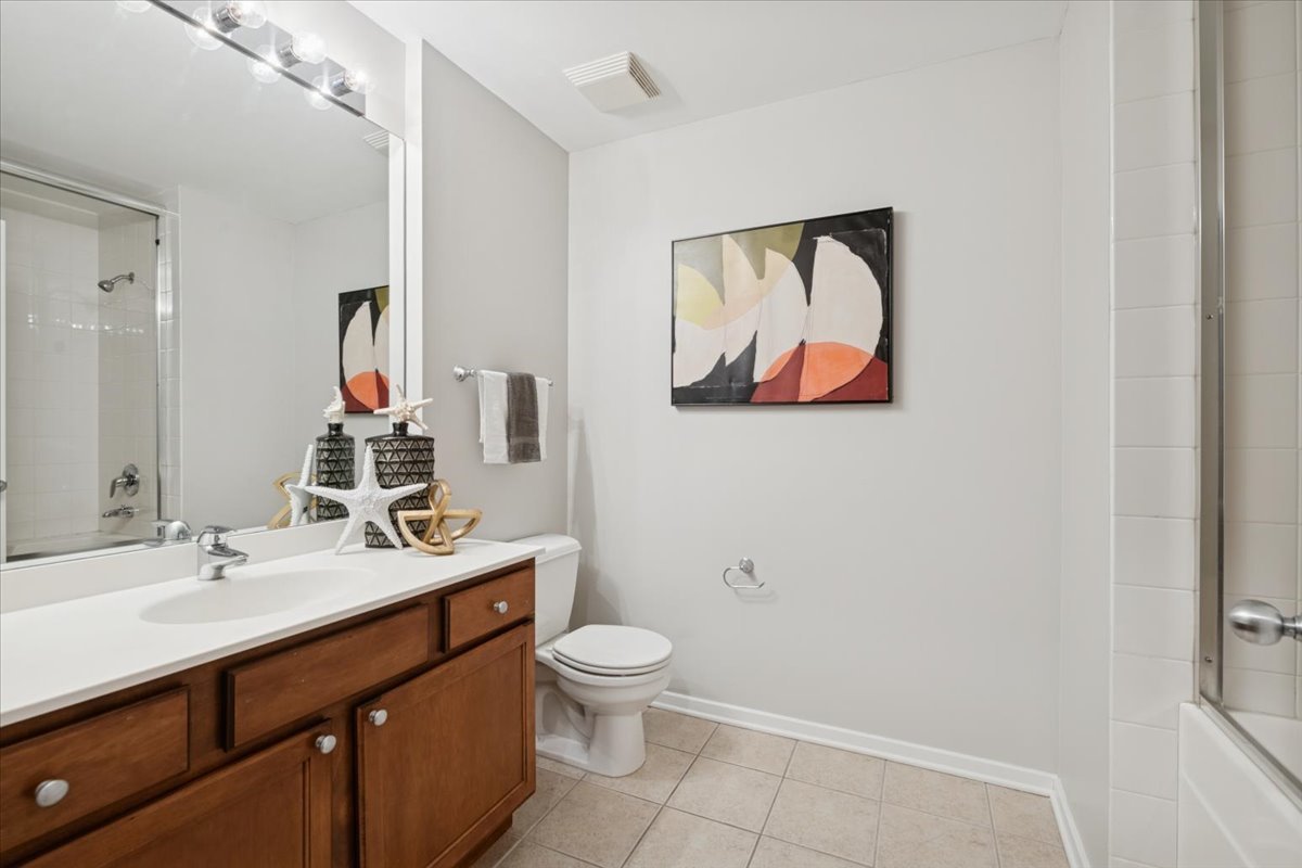 1735 N Paulina Street Unit: 214