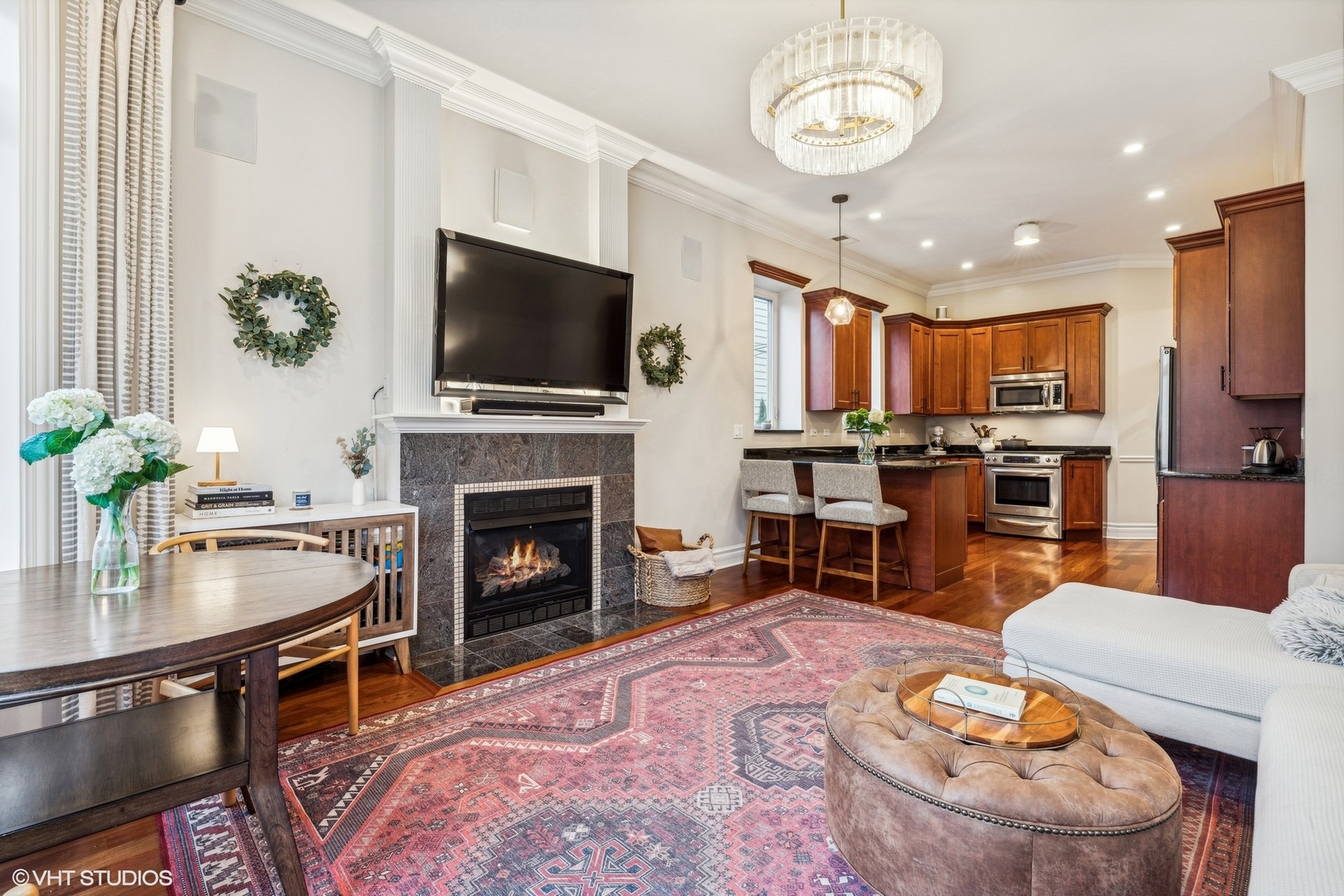 1713 W Leland Avenue Unit: 2