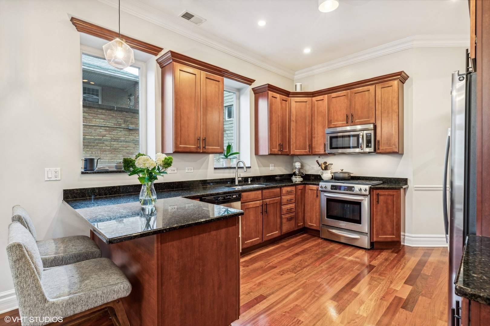 1713 W Leland Avenue Unit: 2