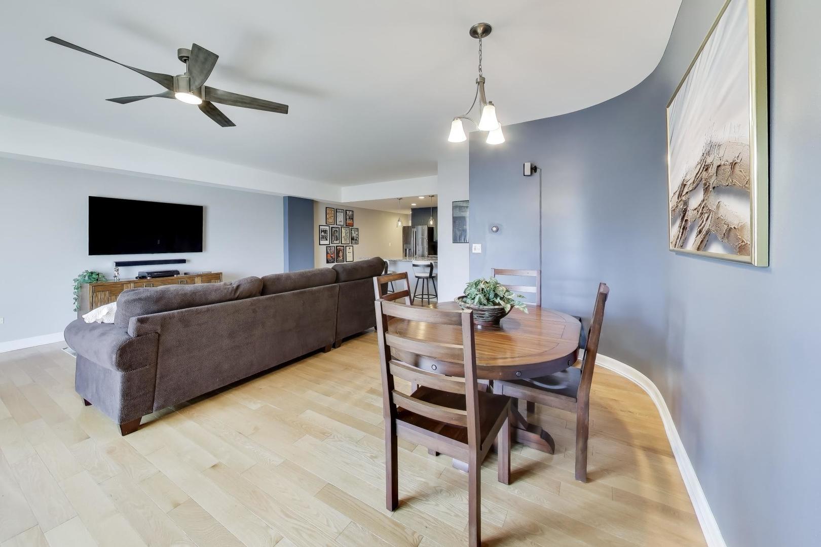 680 N GREEN Street Unit: 702