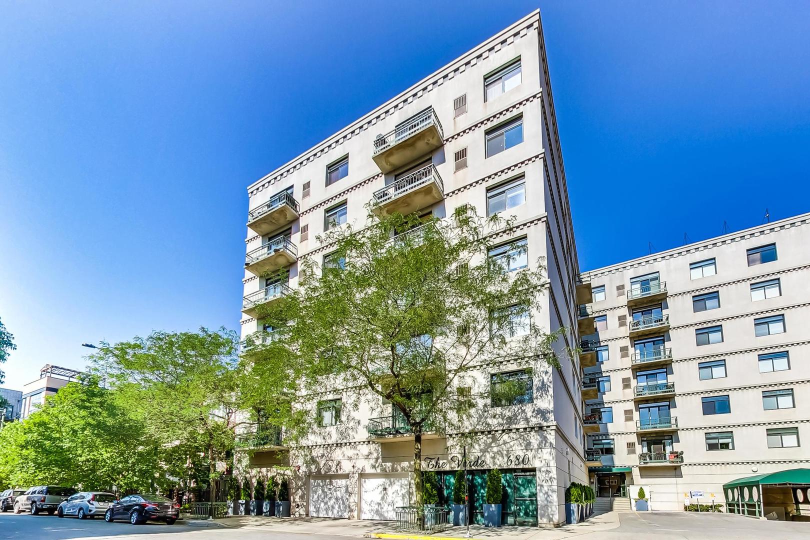 680 N GREEN Street Unit: 702