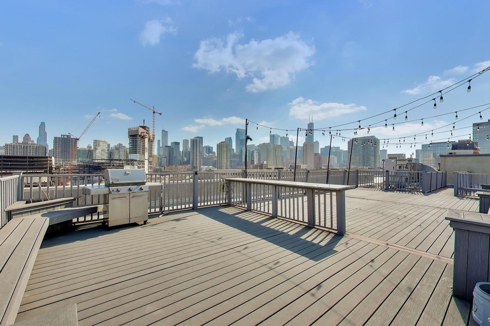 680 N GREEN Street Unit: 702