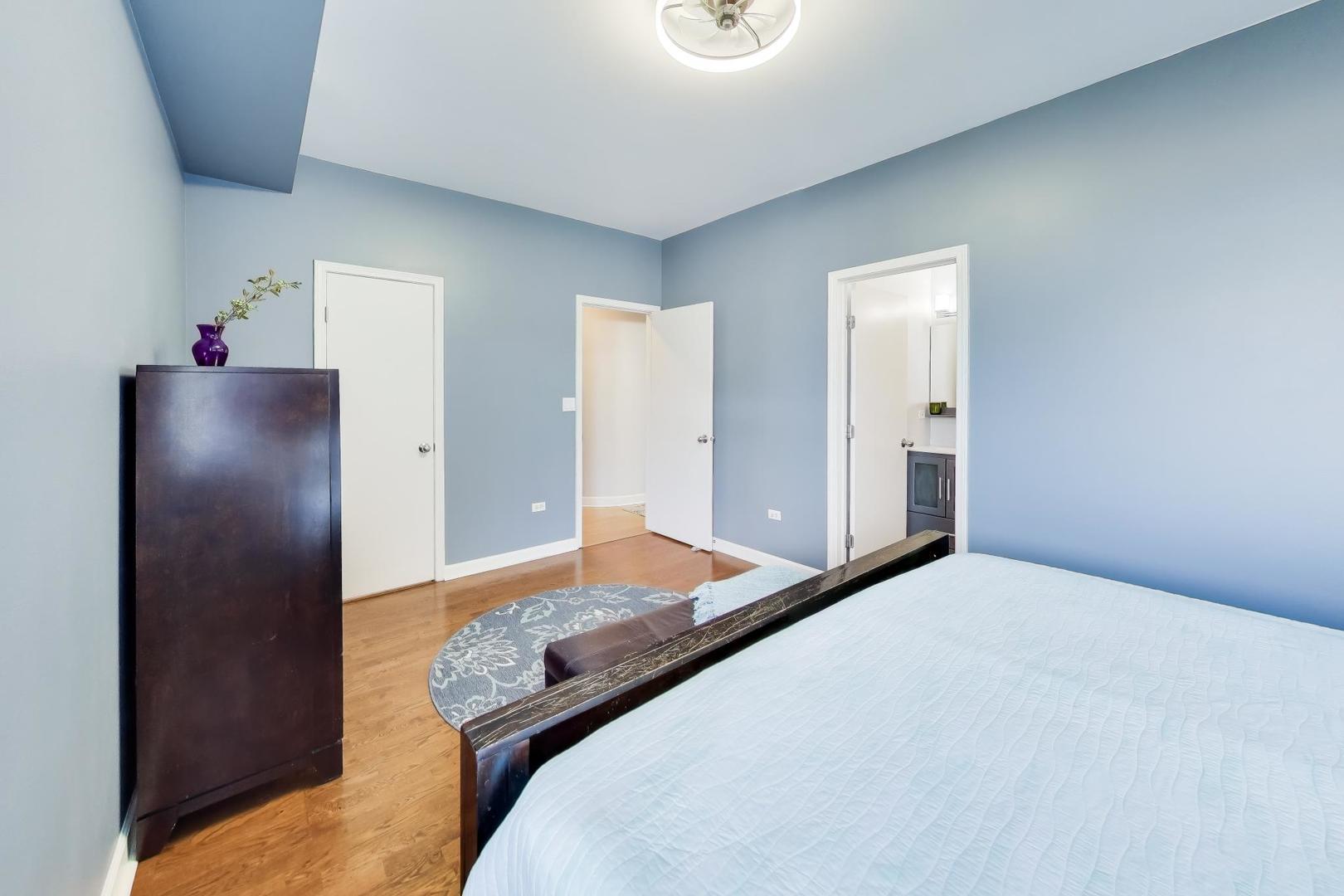 680 N GREEN Street Unit: 702