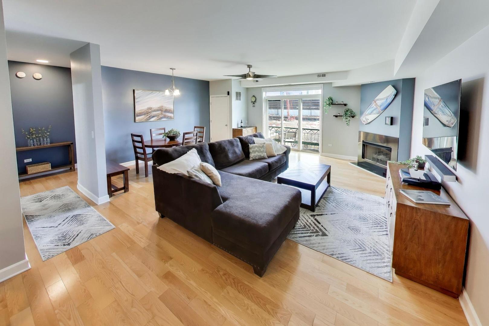 680 N GREEN Street Unit: 702