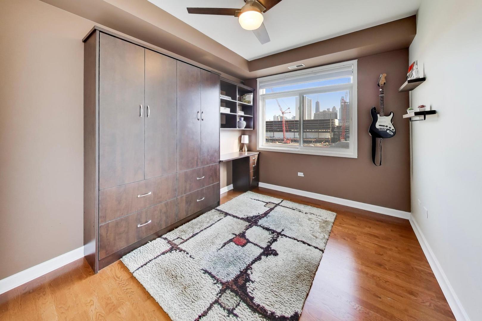 680 N GREEN Street Unit: 702