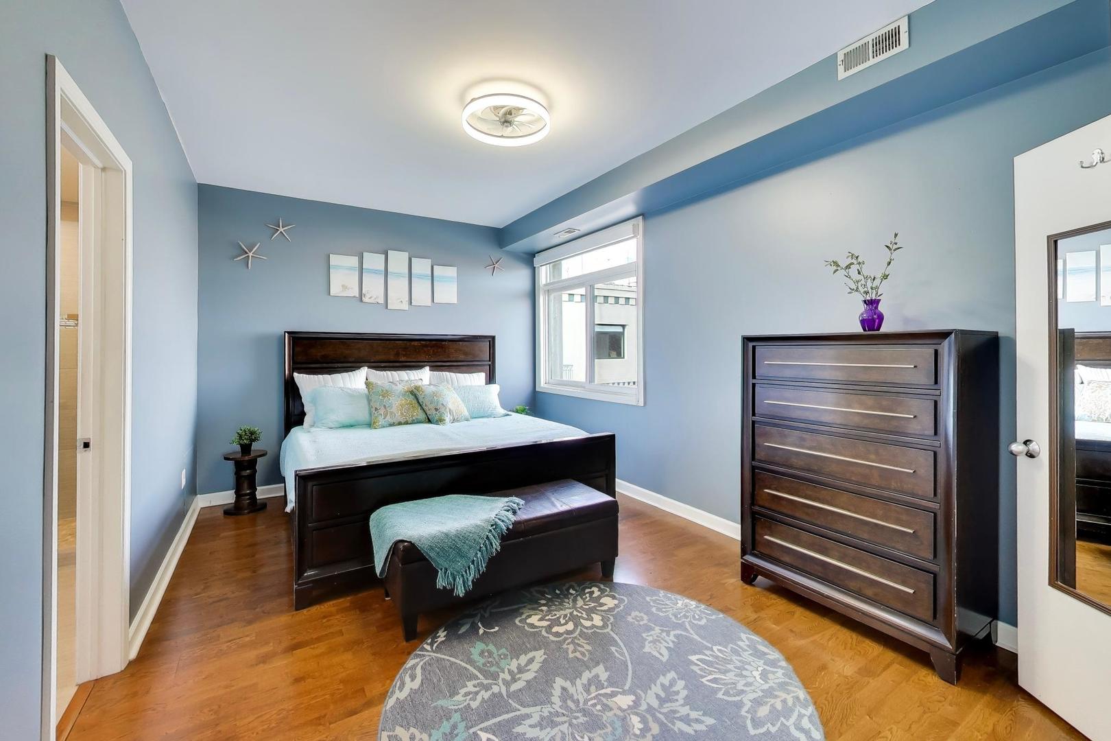 680 N GREEN Street Unit: 702