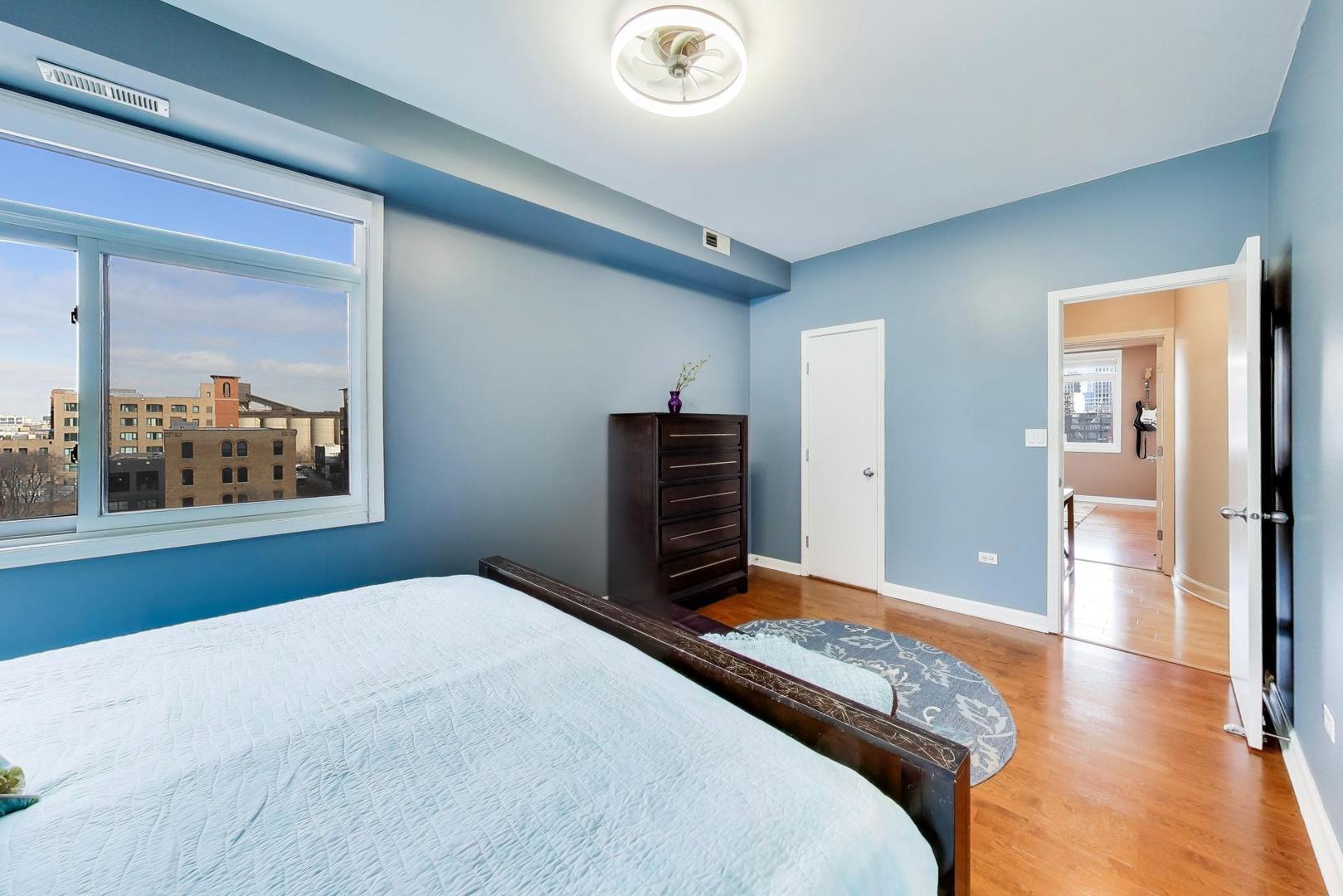 680 N GREEN Street Unit: 702