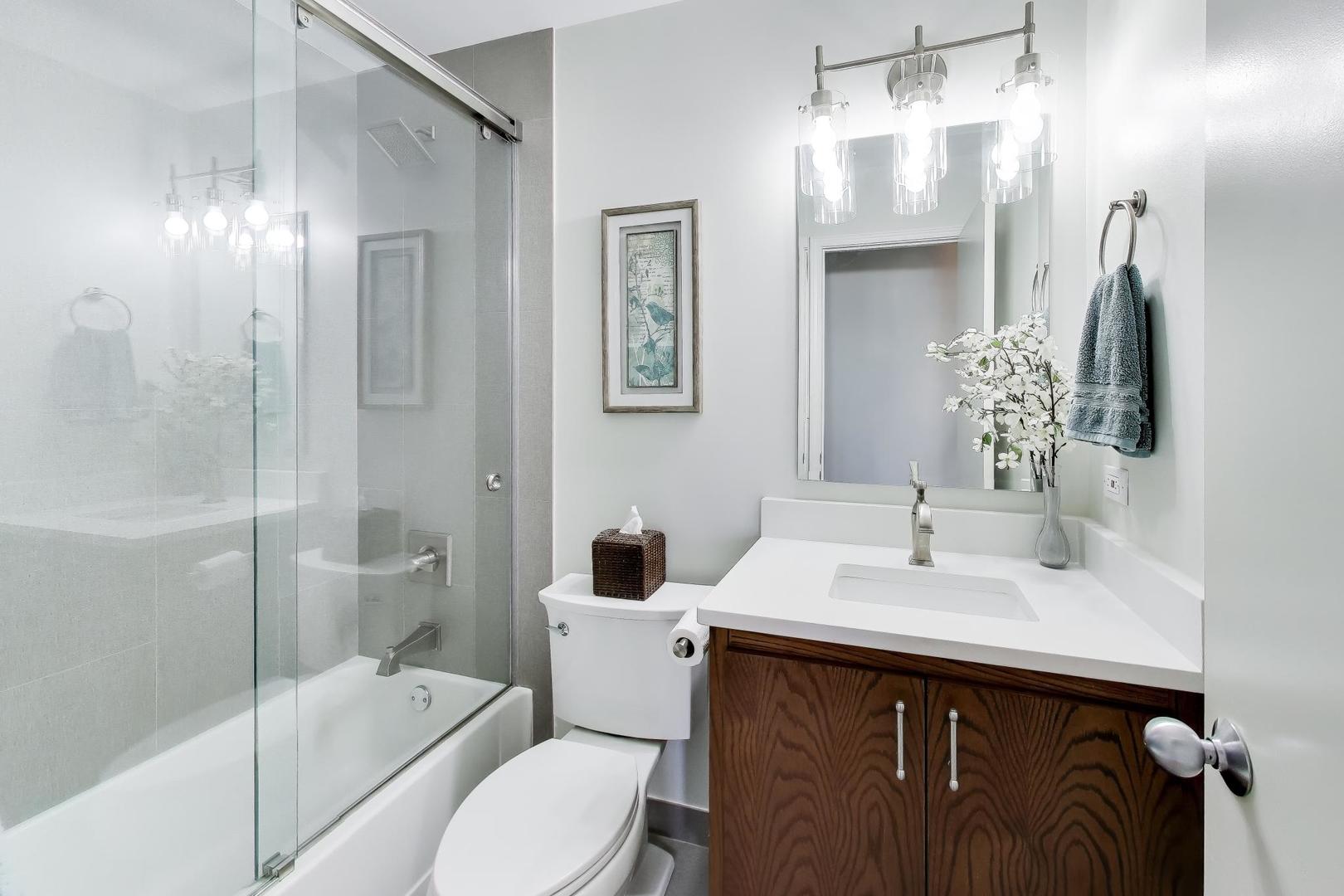 680 N GREEN Street Unit: 702