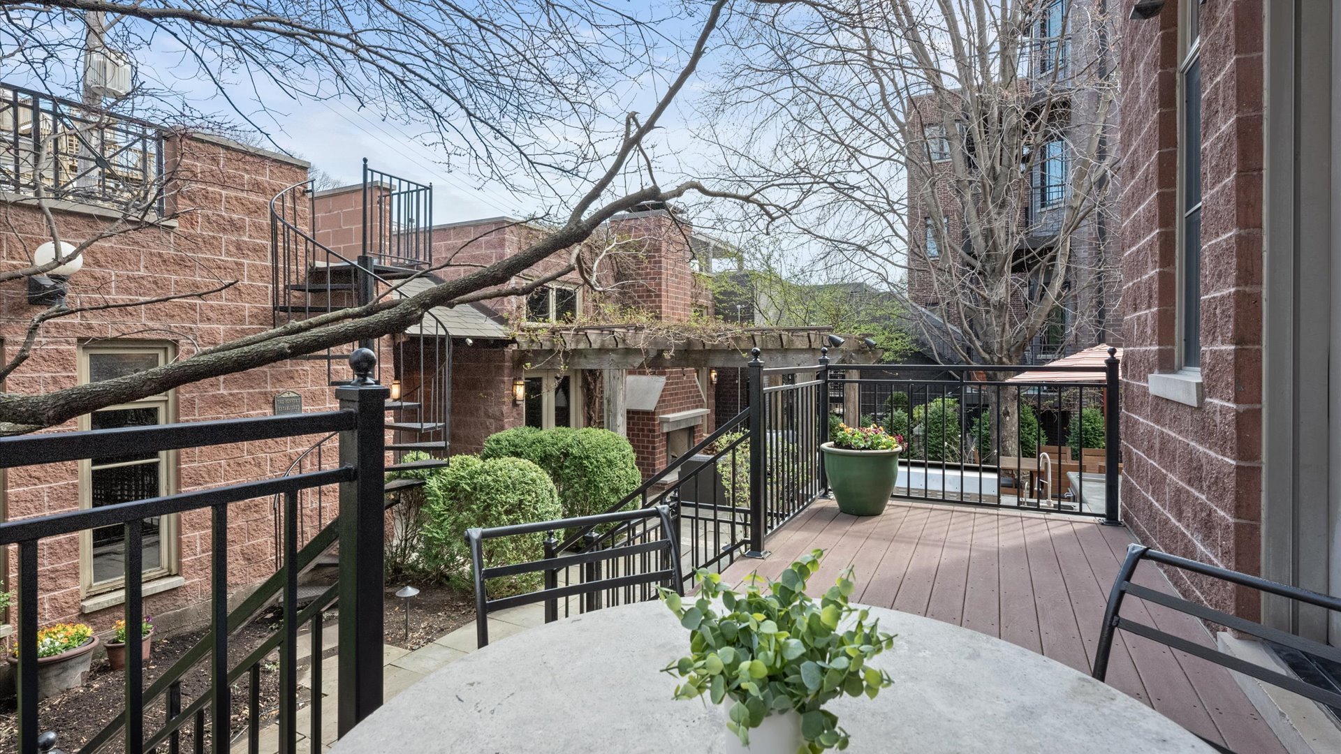 1532 W George Street