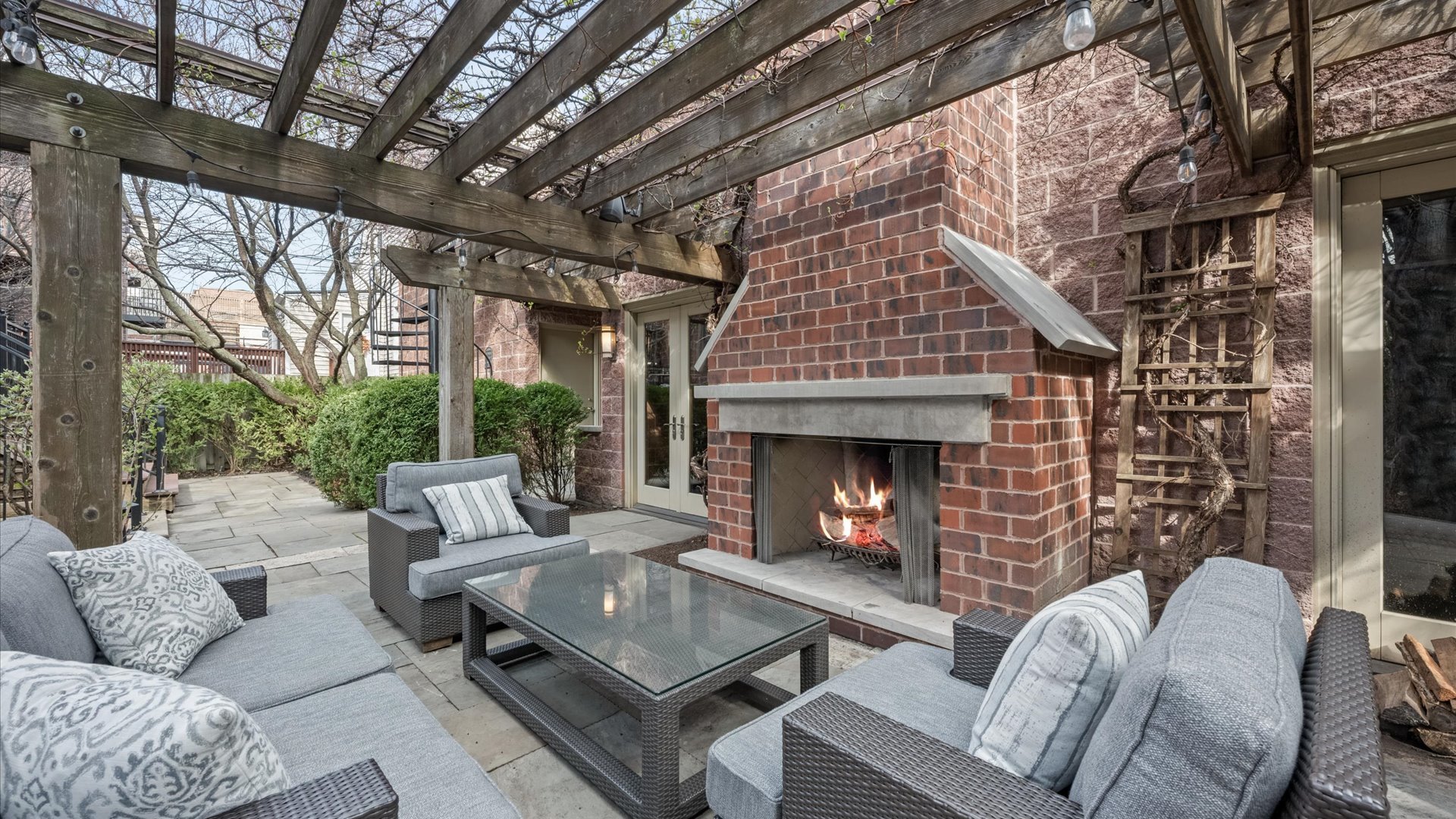 1532 W George Street