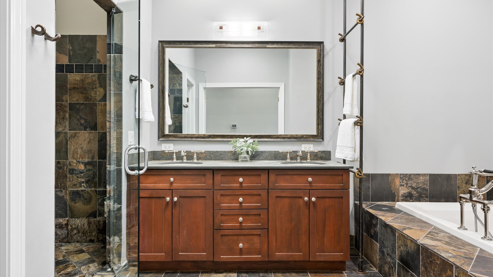 1532 W George Street