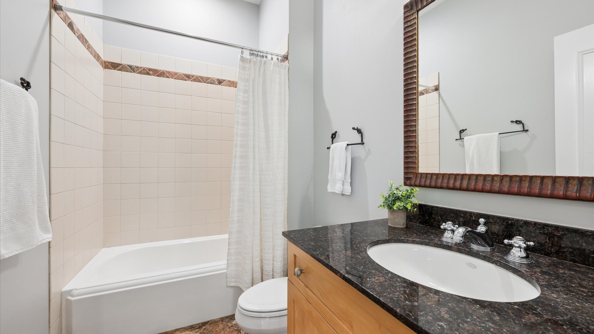 1532 W George Street