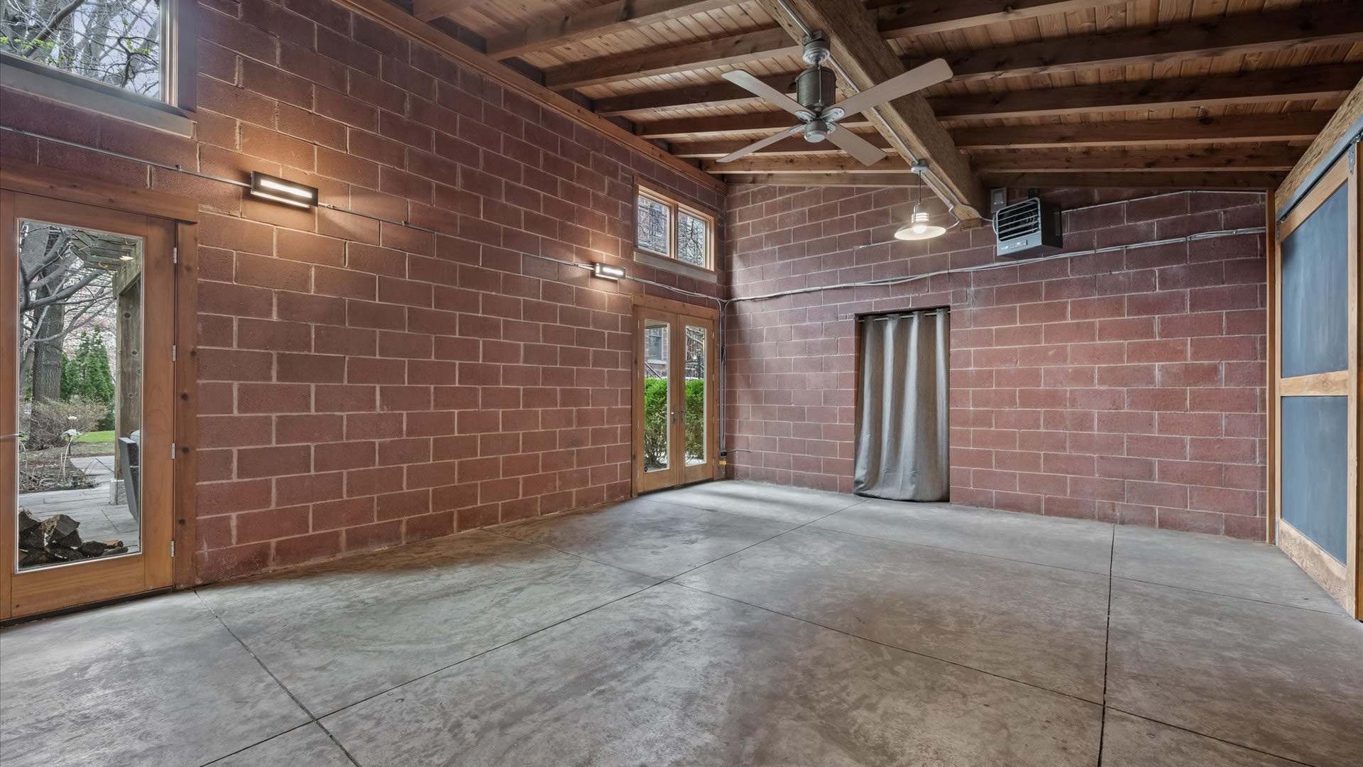 1532 W George Street