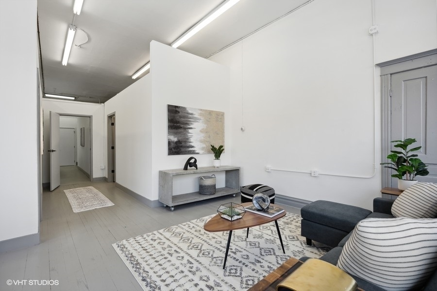 3035 W George Street Unit: 1F