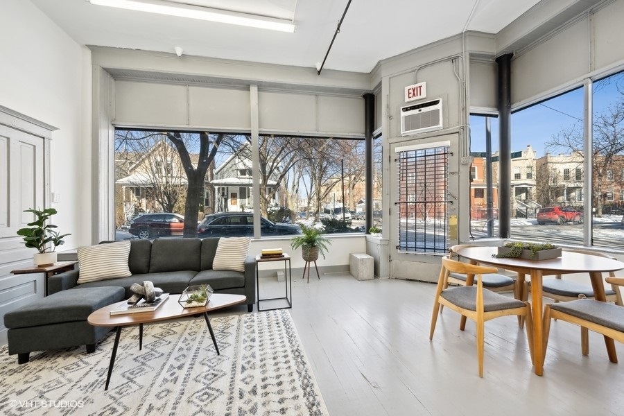 3035 W George Street Unit: 1F