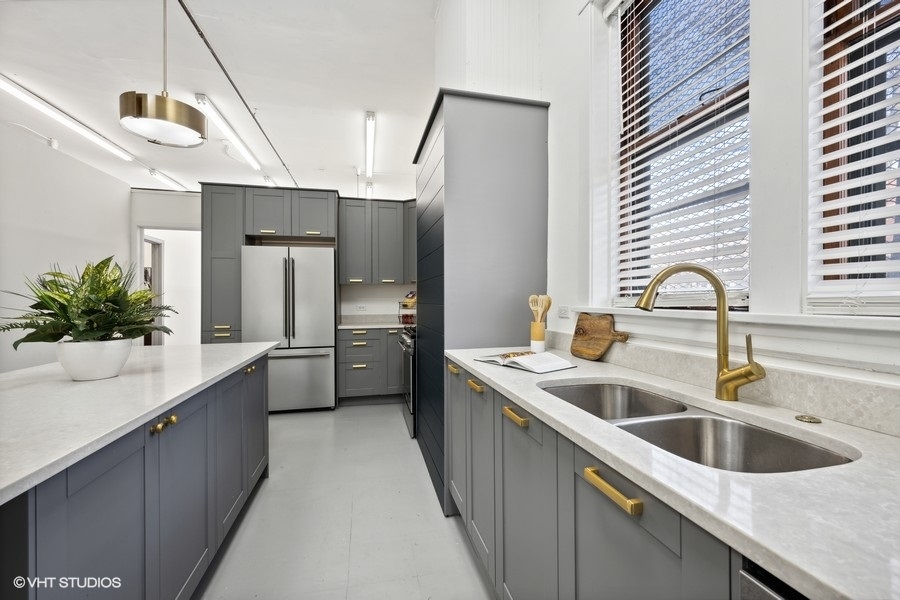 3035 W George Street Unit: 1F