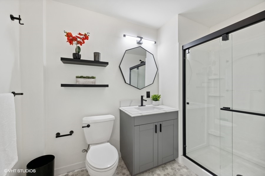 3035 W George Street Unit: 1F