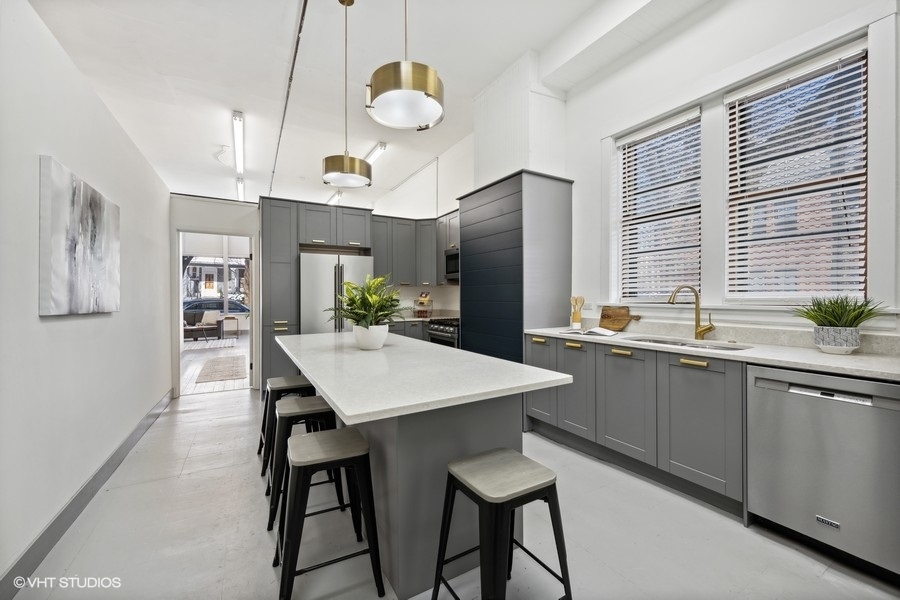 3035 W George Street Unit: 1F