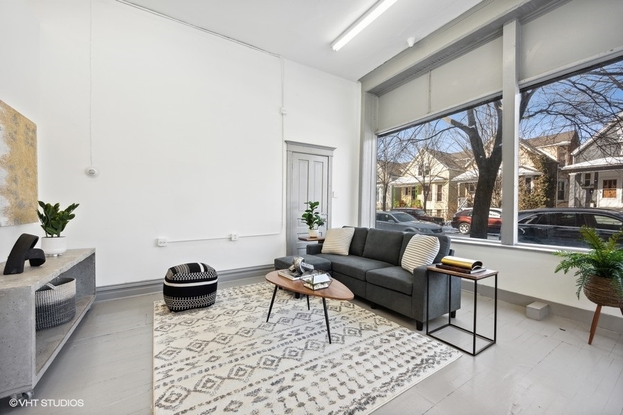 3035 W George Street Unit: 1F
