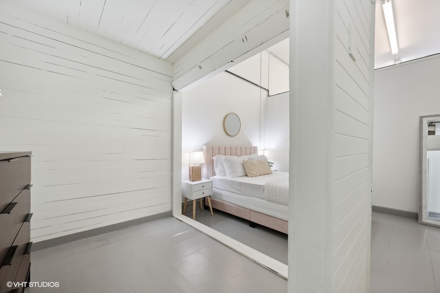 3035 W George Street Unit: 1F