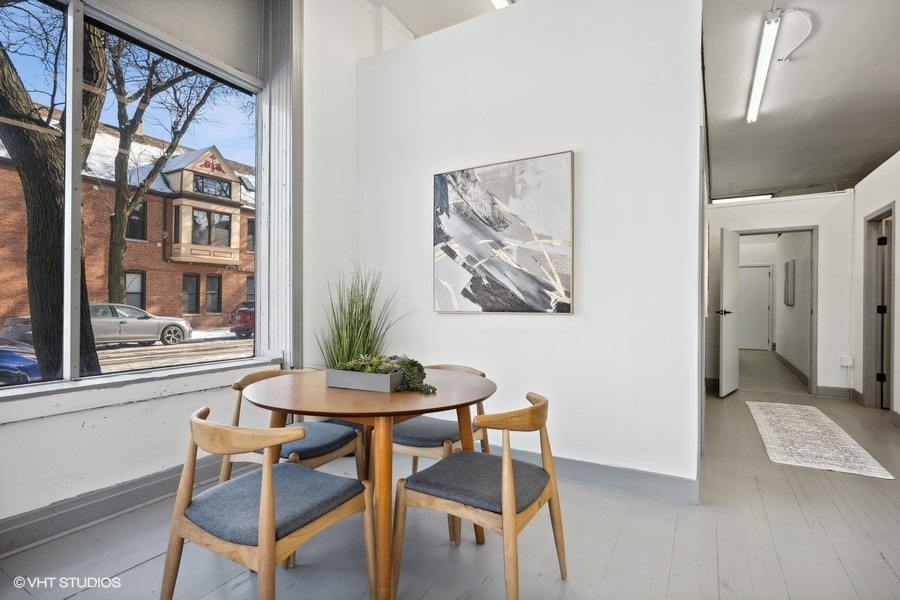 3035 W George Street Unit: 1F