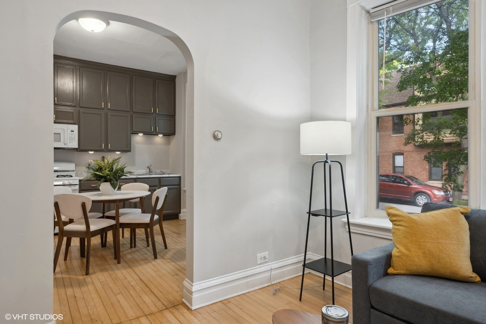 3035 W George Street Unit: 1R