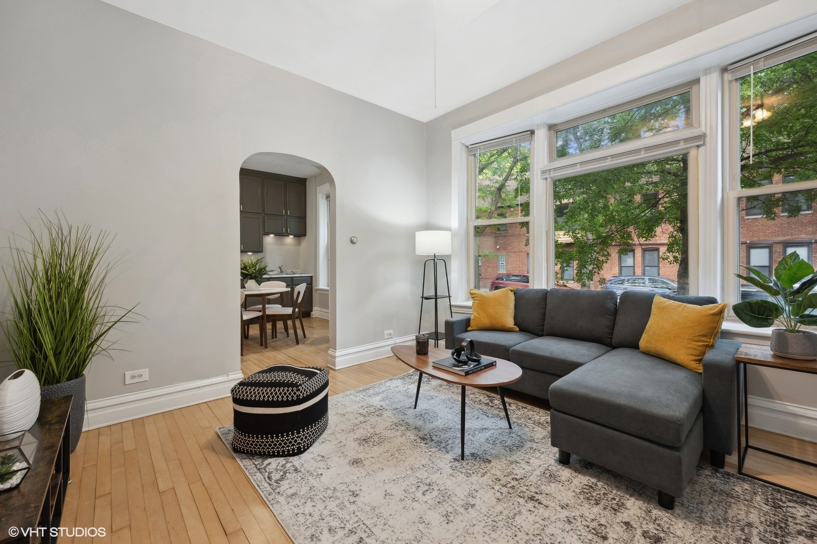 3035 W George Street Unit: 1R