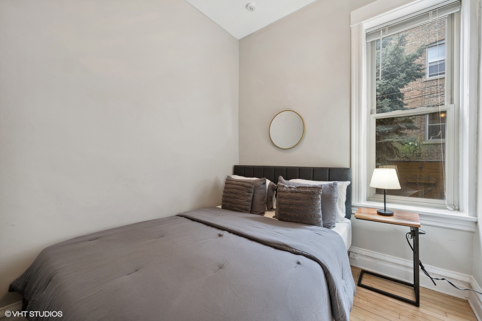 3035 W George Street Unit: 1R