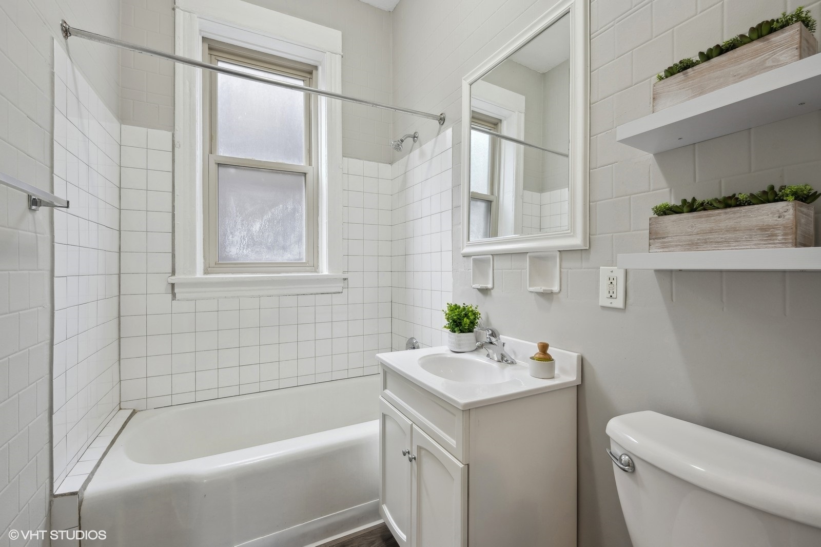 3035 W George Street Unit: 1R