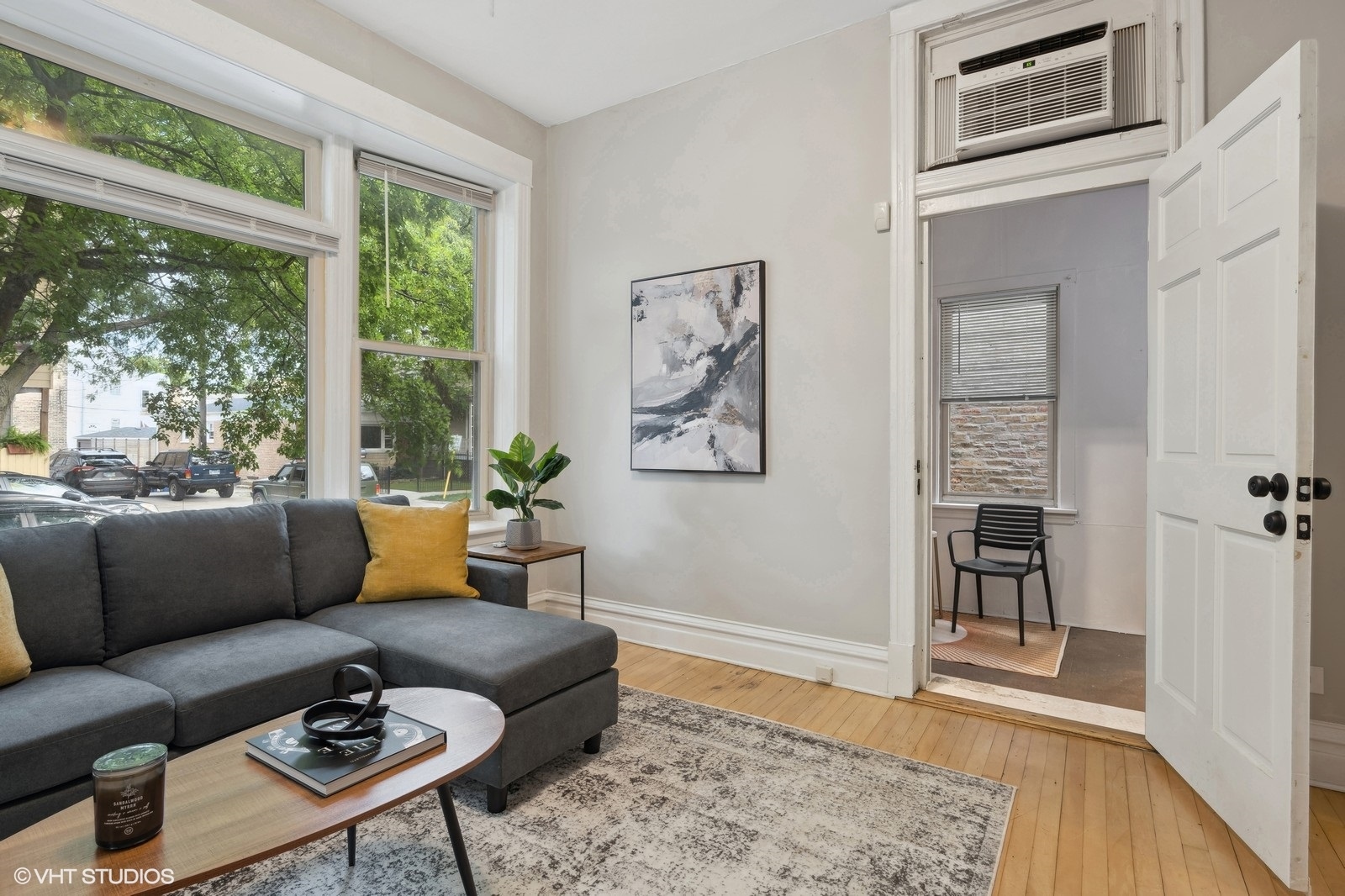 3035 W George Street Unit: 1R
