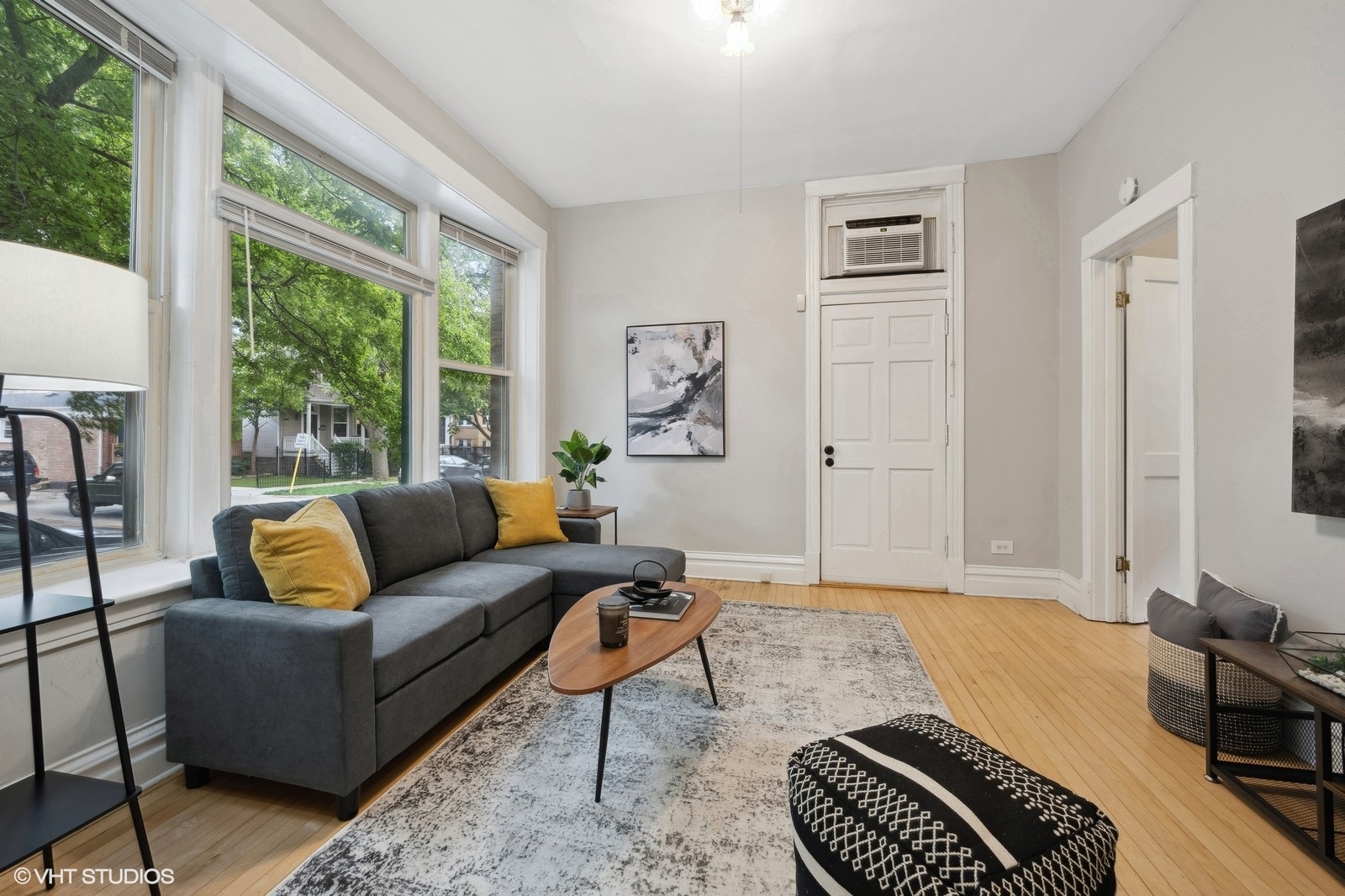 3035 W George Street Unit: 1R
