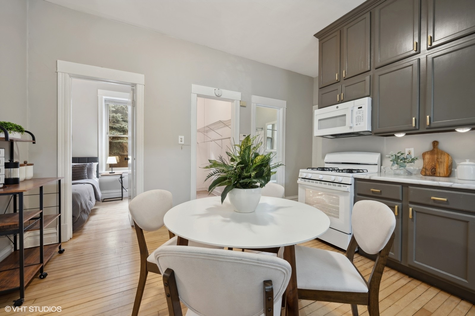 3035 W George Street Unit: 1R