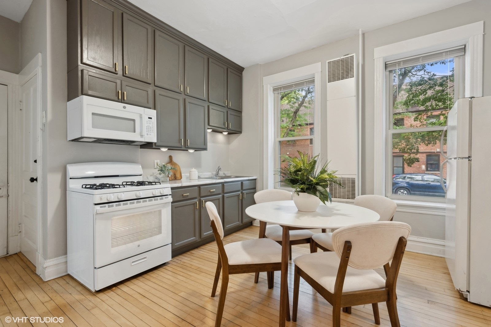 3035 W George Street Unit: 1R