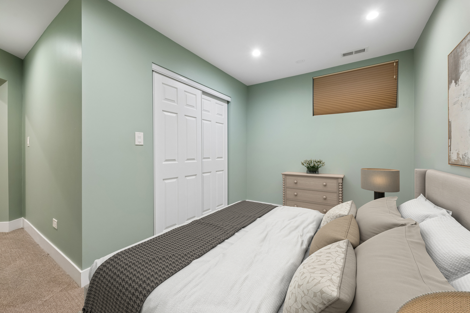 709 W Roscoe Street Unit: 1F
