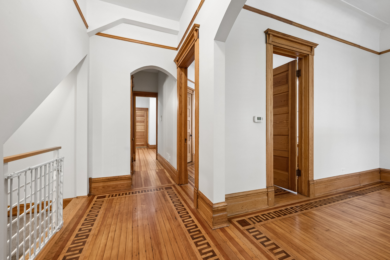 709 W Roscoe Street Unit: 1F