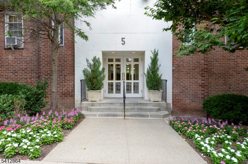 5 Roosevelt Pl 2B