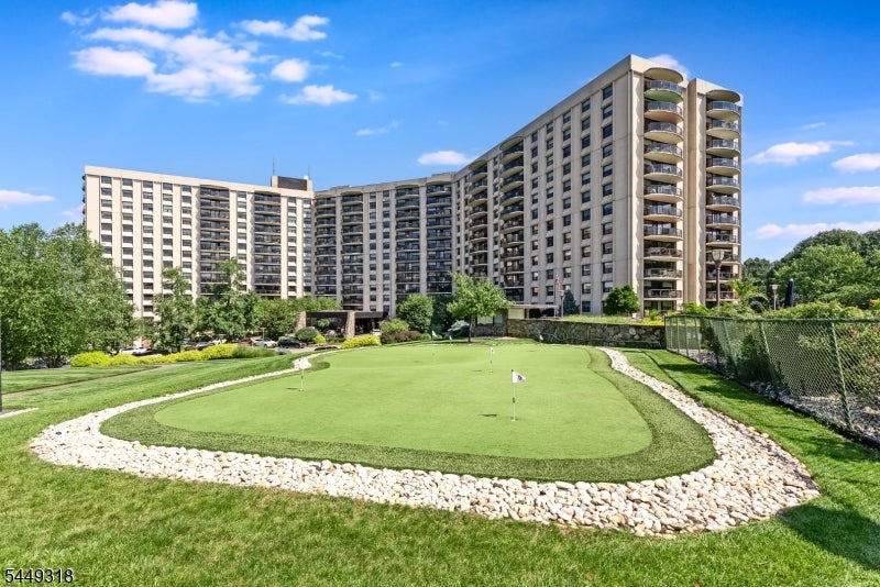 2 Claridge Dr 1NE