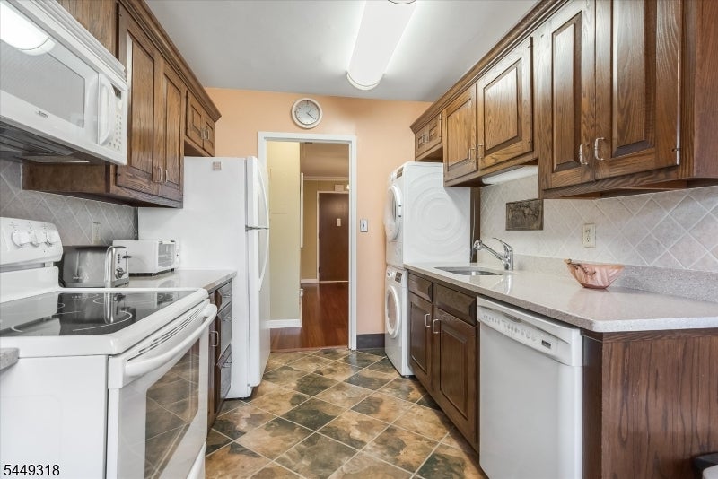 2 Claridge Dr 1NE
