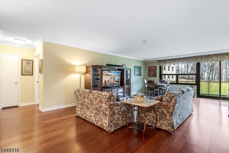 2 Claridge Dr 1NE