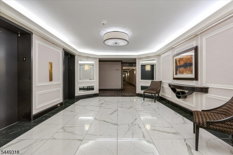 2 Claridge Dr 1NE