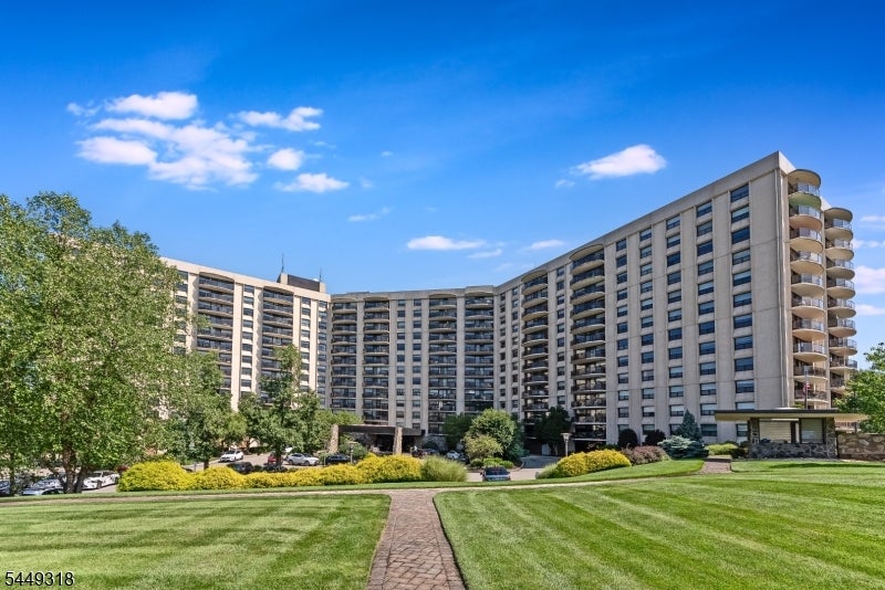 2 Claridge Dr 1NE