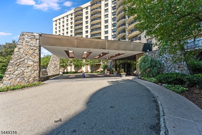 2 Claridge Dr 1NE