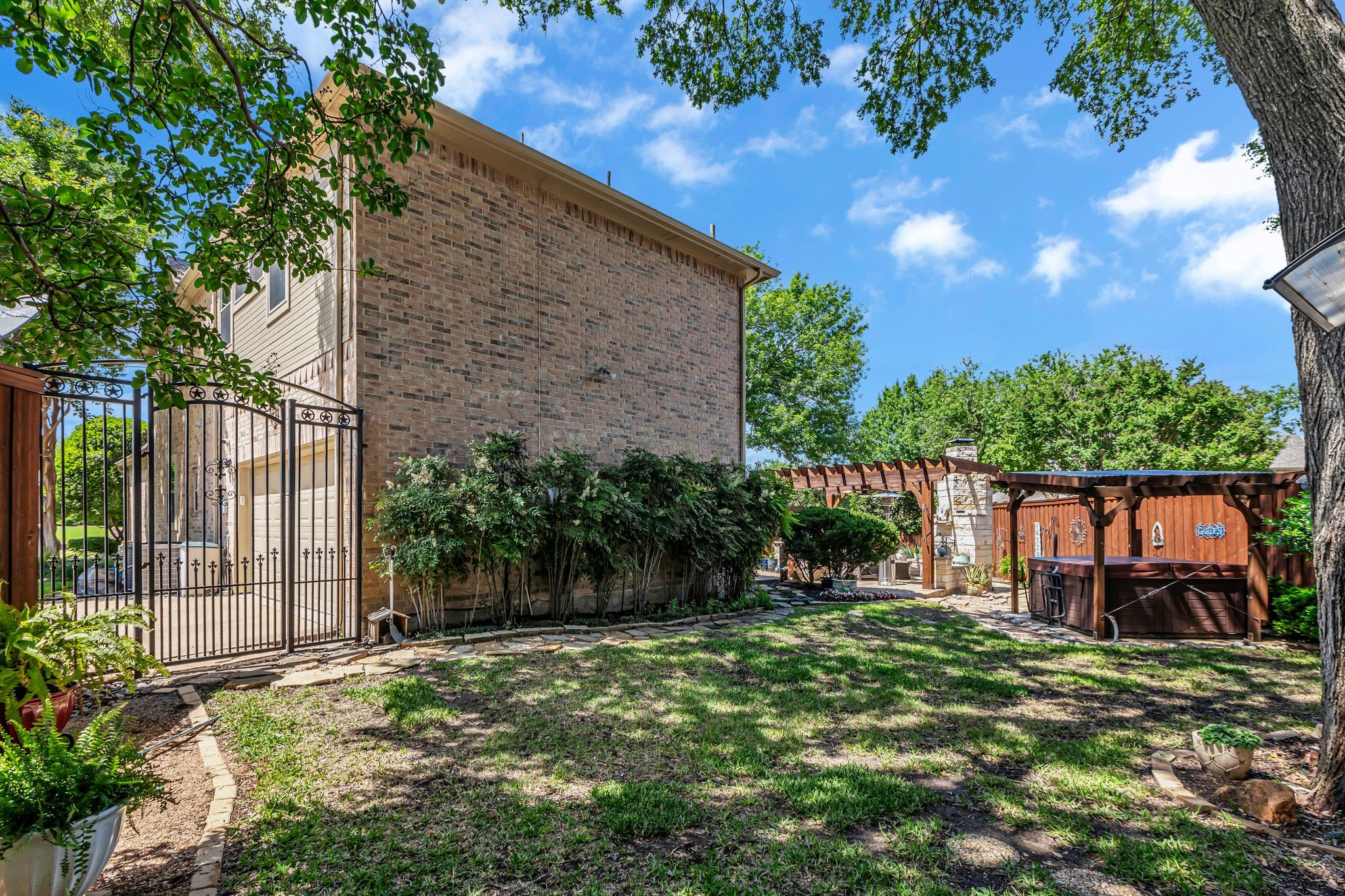 3402 Mapleleaf Lane