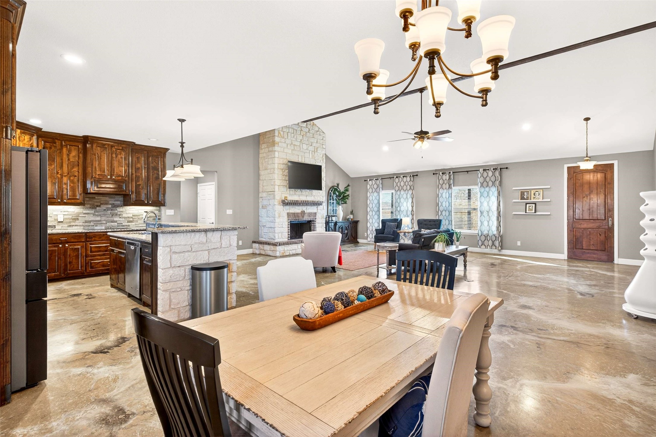 1081 County Road 3591