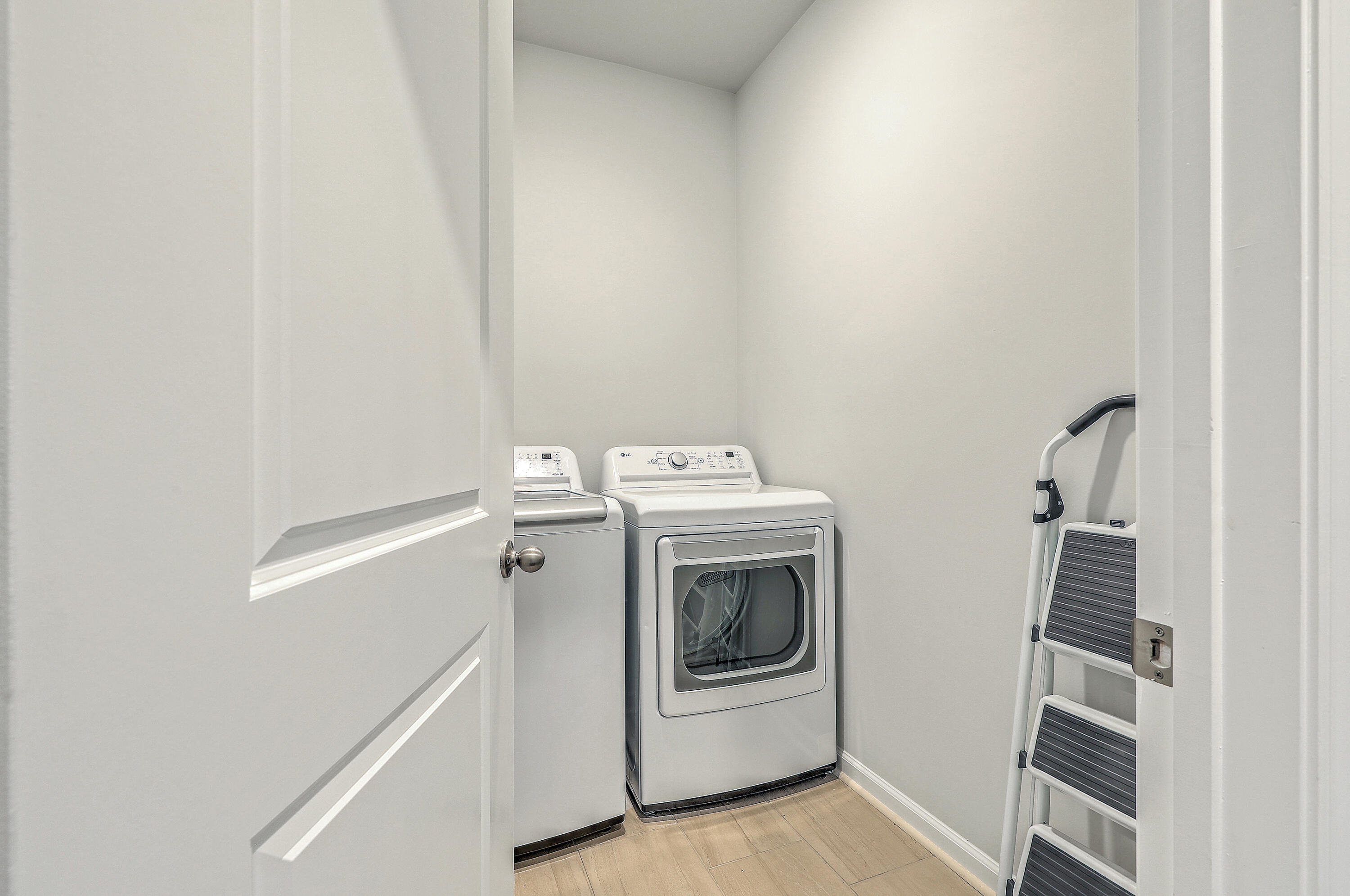 431 Canal Crossing Way